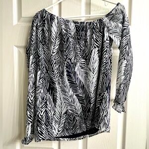 CLUB MONOCO Off the Shoulder long sleeve blouse size S